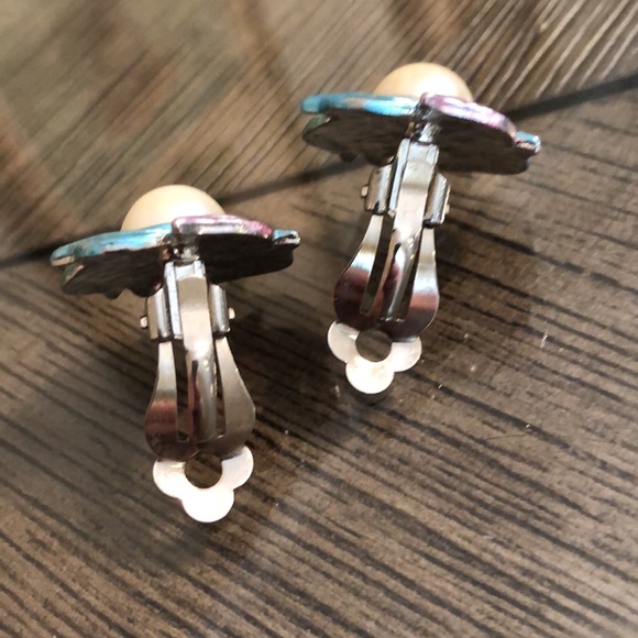 Vintage Pastel Leaf with Pearl Center Clip Earrings - Picture 11 of 13